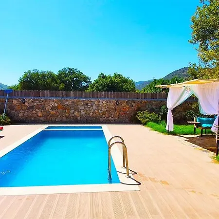 Kayakoey'De Kiralik Muhafazakar Jakuzili, Havuzlu Villa Villa Fethiye