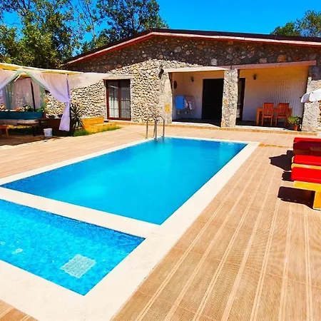 Kayakoey'De Kiralik Muhafazakar Jakuzili, Havuzlu Villa * Fethiye