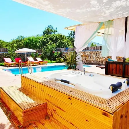 Villa Kayakoey'De Kiralik Muhafazakar Jakuzili, Havuzlu Villa Fethiye